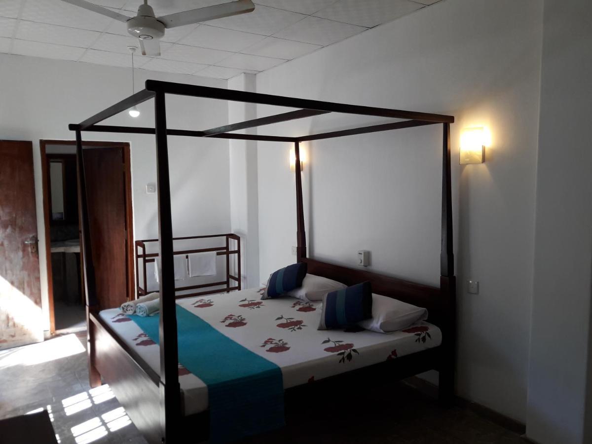 Appartamento Sea Front Hikkaduwa Esterno foto