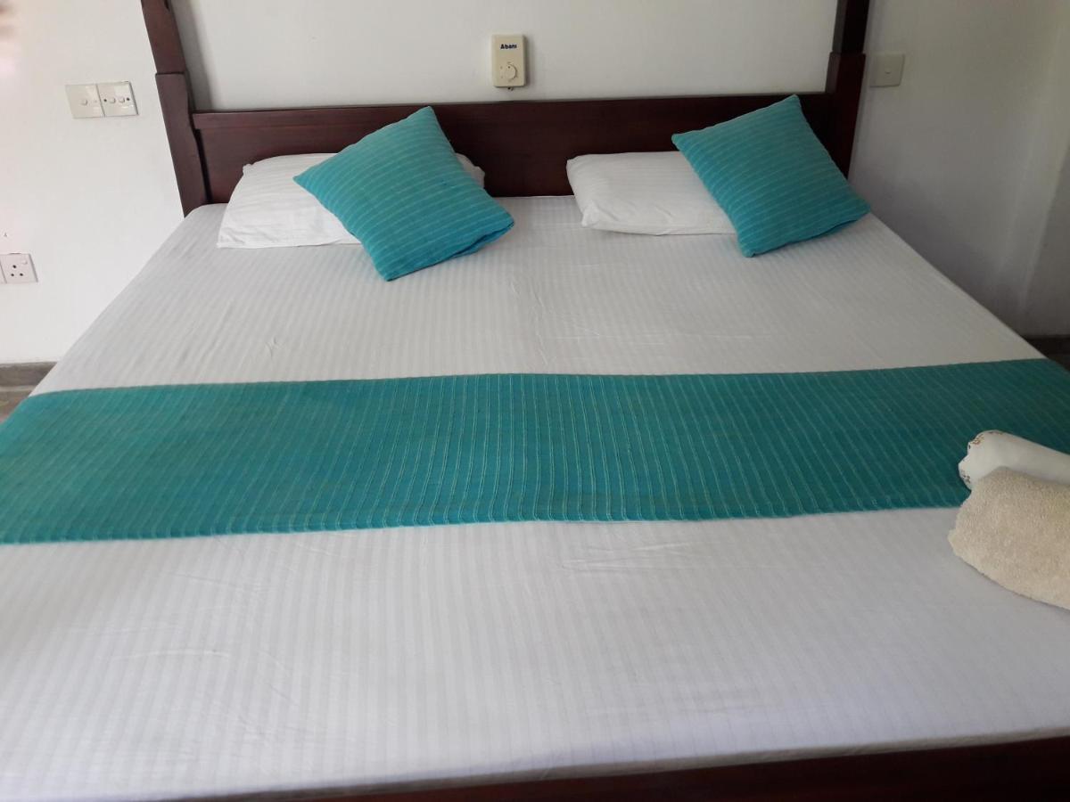 Appartamento Sea Front Hikkaduwa Esterno foto