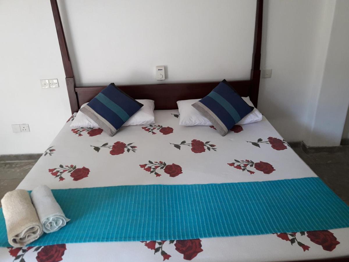 Appartamento Sea Front Hikkaduwa Esterno foto